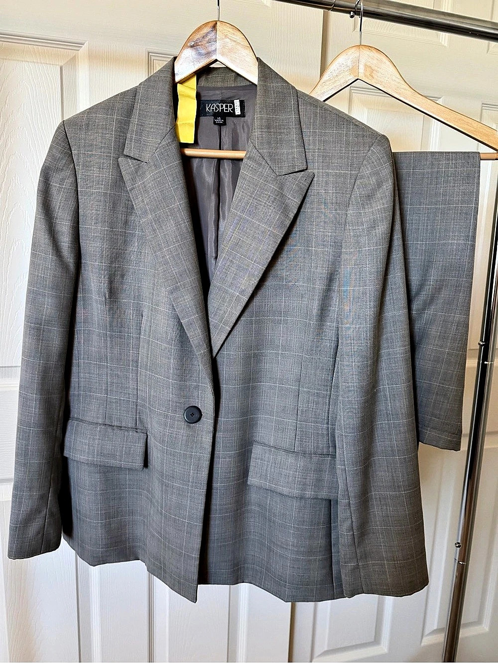 Kasper Gray Terracotta Glen Plaid 2 pc Pant Suit Set - Size 14